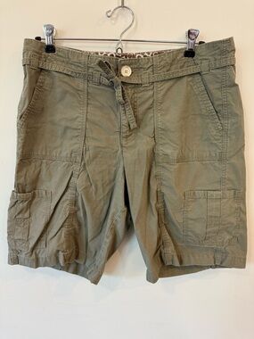Lee Cargo Shorts Women Size 12 Olive Green Just Below the Waist Utility Casual